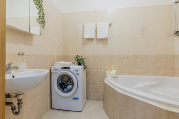 Prodej bytu 2+kk v osobním vlastnictví 61 m², Praha 5 - Zličín