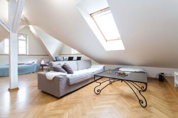 Obývací pokoj - Pronájem bytu 2+kk v osobním vlastnictví 70 m², Praha 8 - Karlín