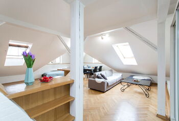 Obývací pokoj - Pronájem bytu 2+kk v osobním vlastnictví 70 m², Praha 8 - Karlín 