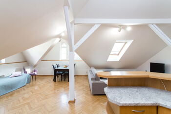 Obývací pokoj - Pronájem bytu 2+kk v osobním vlastnictví 70 m², Praha 8 - Karlín