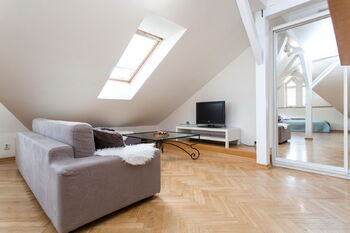 Obývací pokoj - Pronájem bytu 2+kk v osobním vlastnictví 70 m², Praha 8 - Karlín