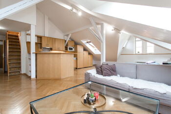 Obývací pokoj - Pronájem bytu 2+kk v osobním vlastnictví 70 m², Praha 8 - Karlín