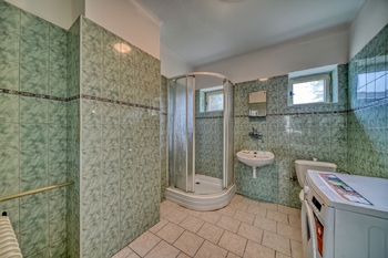 koupelna  - Prodej domu 87 m², Starý Kolín