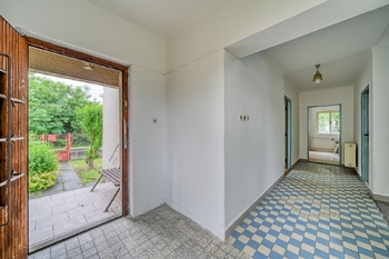 chodba v přízemí - Prodej domu 87 m², Starý Kolín