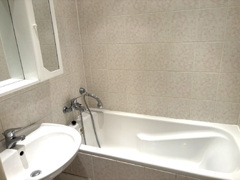 Koupelna - Pronájem bytu 3+1 v osobním vlastnictví 59 m², Praha 10 - Vinohrady