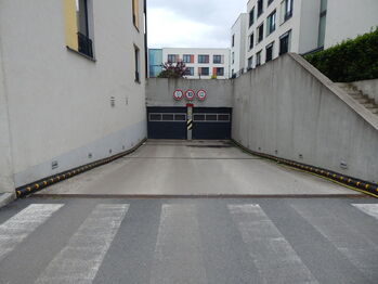 Vjezd do garáží - Pronájem bytu 3+kk v osobním vlastnictví 78 m², Kladno