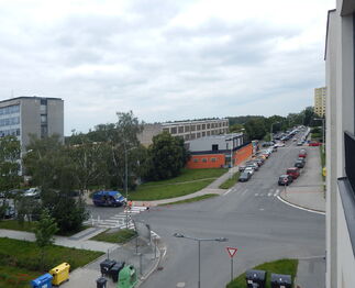 Pohled z okna na sever - Pronájem bytu 3+kk v osobním vlastnictví 78 m², Kladno