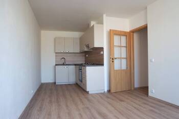 Obývací pokoj + KK - Pronájem bytu 2+kk v osobním vlastnictví 40 m², Praha 4 - Braník 