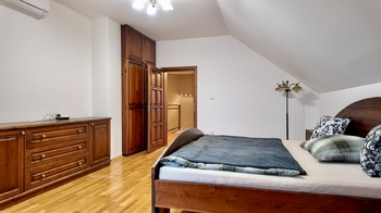 Pronájem domu 350 m², Pětihosty