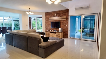 Pronájem domu 350 m², Pětihosty