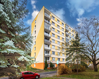 Pohled na dům - Pronájem bytu 1+1 v osobním vlastnictví 36 m², Litoměřice 