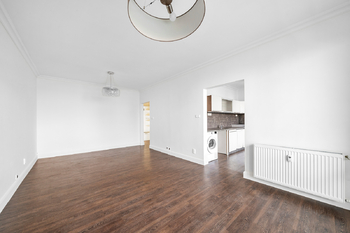 Obývací pokoj - Prodej bytu 2+1 v osobním vlastnictví 77 m², Hradec Králové