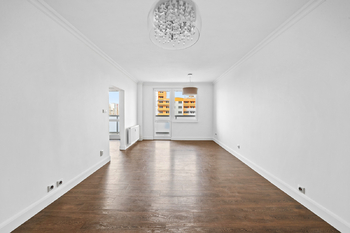 Obývací pokoj - Prodej bytu 2+1 v osobním vlastnictví 77 m², Hradec Králové