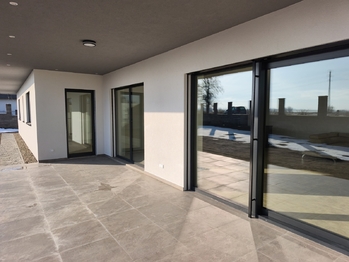 Terasa u domu.  - Pronájem domu 147 m², Kostelec nad Labem