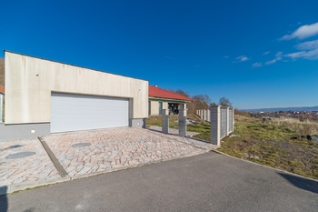 garáž 50 m2 - Prodej domu 104 m², Lochovice