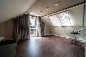 Pronájem domu 280 m², Jesenice