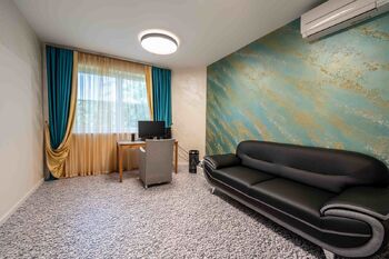 Pronájem domu 280 m², Jesenice