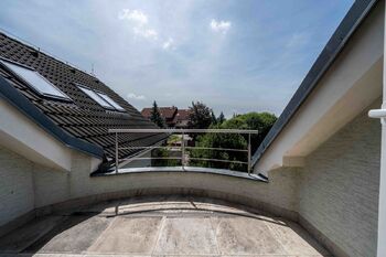 Pronájem domu 280 m², Jesenice