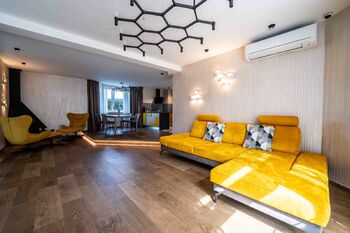 Pronájem domu 280 m², Jesenice