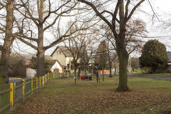 dětské hřiště - Pronájem bytu 4+kk v osobním vlastnictví 95 m², Bystřany