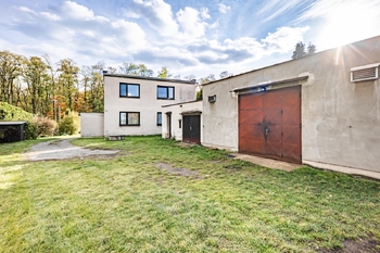 Dům + garáž a dílna. - Prodej domu 202 m², Panenské Břežany