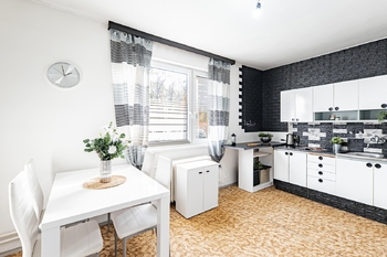 Kuchyně. - Prodej domu 202 m², Panenské Břežany