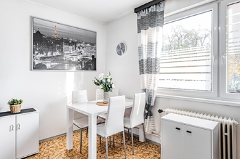 Kuchyně. - Prodej domu 202 m², Panenské Břežany