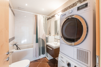 Prodej bytu 3+kk v osobním vlastnictví 83 m², Praha 10 - Horní Měcholupy