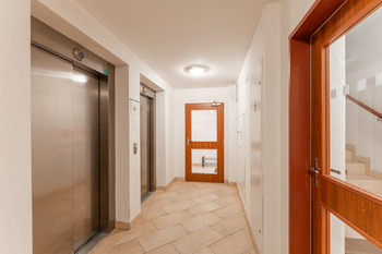 Prodej bytu 3+kk v osobním vlastnictví 83 m², Praha 10 - Horní Měcholupy