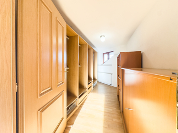 Pokoj - šatna - Prodej bytu atypický v osobním vlastnictví 160 m², Praha 5 - Smíchov