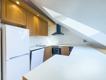 Kuchyňský prostor - Prodej bytu atypický v osobním vlastnictví 160 m², Praha 5 - Smíchov