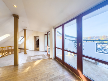 Patro - Prodej bytu atypický v osobním vlastnictví 160 m², Praha 5 - Smíchov