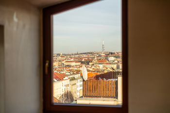 Výhled z okna pokoje - Prodej bytu atypický v osobním vlastnictví 160 m², Praha 5 - Smíchov