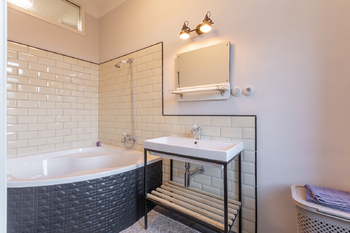 Koupelna - Pronájem bytu 3+kk v osobním vlastnictví 56 m², Praha 6 - Bubeneč