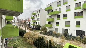 výhled z balkonu - Prodej bytu 2+kk v osobním vlastnictví 46 m², Praha 10 - Strašnice