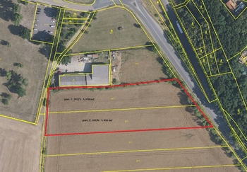 Prodej pozemku 10837 m², Veltrusy