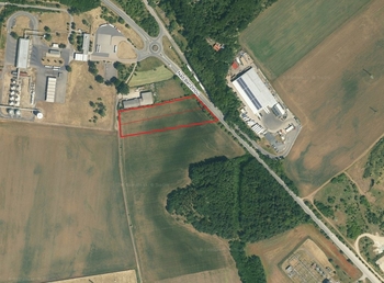 Prodej pozemku 10837 m², Veltrusy