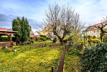 zahrada za domem - Prodej bytu 1+1 v osobním vlastnictví 48 m², Přestanov