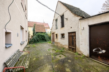 kůlna - polovina náleží k bytu - Prodej bytu 1+1 v osobním vlastnictví 48 m², Přestanov