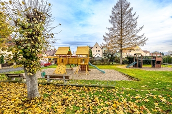 dětské hřiště - Prodej bytu 1+1 v osobním vlastnictví 48 m², Přestanov