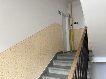 schodiště k bytu - Pronájem bytu 4+kk v osobním vlastnictví 85 m², Šumperk