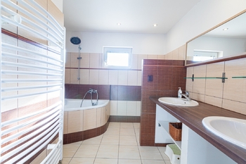 Koupelna - Prodej domu 162 m², Přestavlky