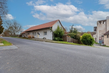 Pohled na dům z ulice - Prodej domu 162 m², Přestavlky