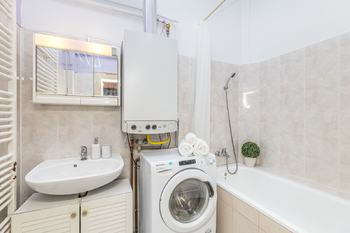 Pronájem bytu 1+kk v osobním vlastnictví 39 m², Praha 10 - Strašnice