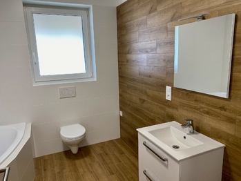 2x koupelna - Pronájem domu 127 m², Mukařov