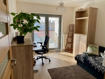 Pokoje s lodžií - Pronájem domu 103 m², Mukařov