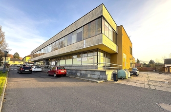 Pronájem obchodních prostor 300 m², Komárov