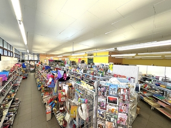 Pronájem obchodních prostor 300 m², Komárov