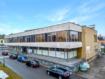 Pronájem obchodních prostor 300 m², Komárov