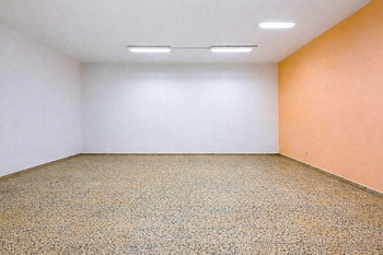 Pronájem obchodních prostor 300 m², Komárov